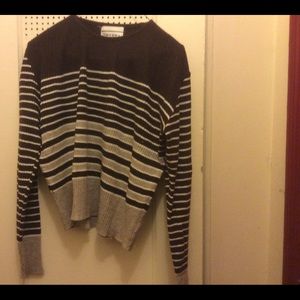 Brown&White stripe sweater with long sleeves.